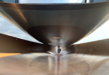 LAS PRIMERAS IMÁGENES DEL CASCO DE CARBONO DEL NUEVO SUPERVELERO WALLY