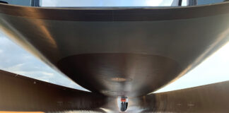 LAS PRIMERAS IMÁGENES DEL CASCO DE CARBONO DEL NUEVO SUPERVELERO WALLY