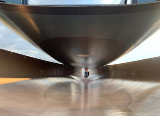 LAS PRIMERAS IMÁGENES DEL CASCO DE CARBONO DEL NUEVO SUPERVELERO WALLY