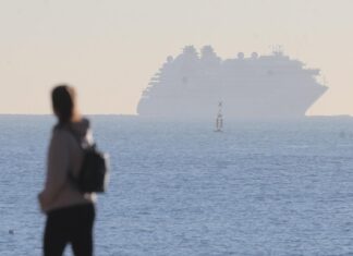 EL MISTERIO DE LOS GRANDES BARCOS FONDEADOS FRENTE A LAS COSTAS DE MÁLAGA
