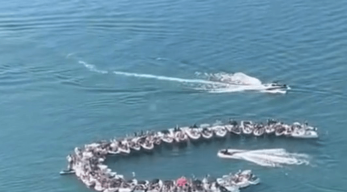 VIDEO – POLÉMICA EN CHILE POR FESTA DE LANCHAS QUE INCLUYÓ UN HELICOPTERO EN EL LAGO VILLARRICA