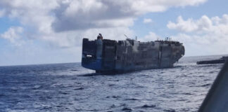 SE HUNDIÓ EL “FELICITY ACE”, NO SOPORTÓ EL INCENDIO Y CON ÉL SE VAN 4000 COCHES DE LUJO AL FONDO DEL MAR