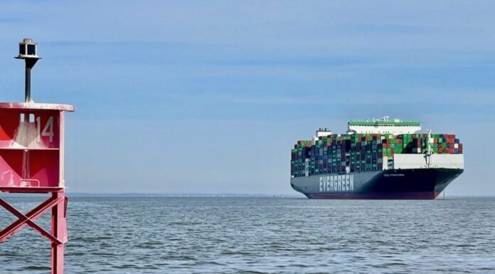 BUQUE DE LA MISMA EMPRESA QUE BLOQUEÓ EL CANAL DE SUEZ ENCALLÓ EN EEUU