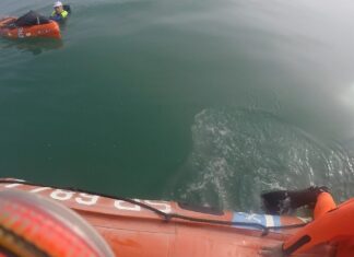 MURIÓ UN TURISTA MIENTRAS PESCABA EN UN KAYAK FRENTE A LAS COSTAS DE MAR CHIQUITA