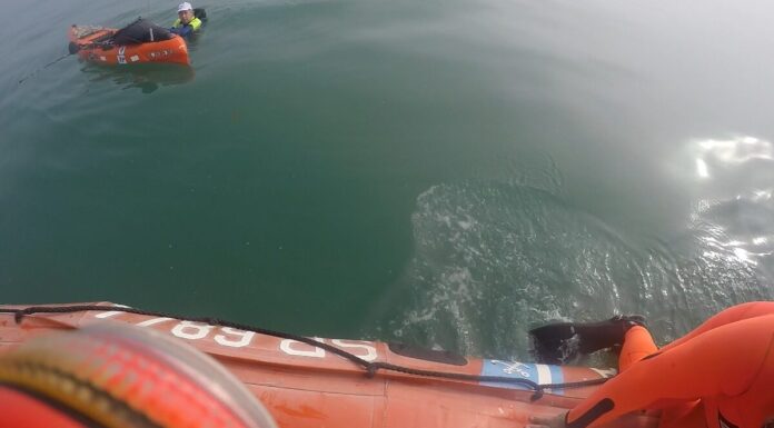 MURIÓ UN TURISTA MIENTRAS PESCABA EN UN KAYAK FRENTE A LAS COSTAS DE MAR CHIQUITA