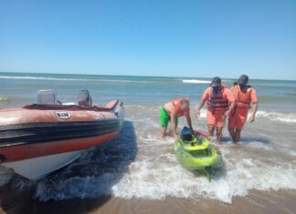 PREFECTURA ASISTIÓ A UN KAYAKISTA EN MAR DEL TUYÚ