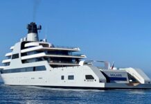 EL SUPER YATE DE ABRAMOVICH ZARPA Y DEJA EL PUERTO DE BARCELONA PARA EVITAR SECUESTRO