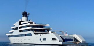 EL SUPER YATE DE ABRAMOVICH ZARPA Y DEJA EL PUERTO DE BARCELONA PARA EVITAR SECUESTRO