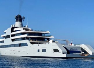 EL SUPER YATE DE ABRAMOVICH ZARPA Y DEJA EL PUERTO DE BARCELONA PARA EVITAR SECUESTRO