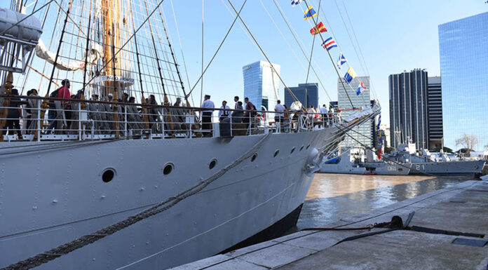 FIN DE SEMANA DE PUERTAS ABIERTAS EN LA FRAGATA ARA LIBERTAD