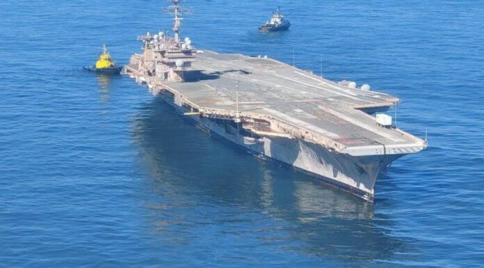 ¿QUE HACE EL PORTAAVIONES ESTADOUNIDENSE USS KITTY HAWK EN URUGUAY?
