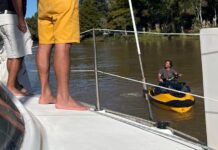 MÁS DE CIEN BARCOS ARGENTINOS CRUZARON AL RÍO SAN JUAN EN URUGUAY EN SEMANA SANTA, EL PRESIDENTE LACALLE POU LOS SALUDÓ EN MOTO DE AGUA