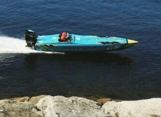 ESPAÑA – UNA LANCHA DE CARRERA MATA A UN BAÑISTA QUE NADABA EN UNA PLAYA DE A CORUÑA