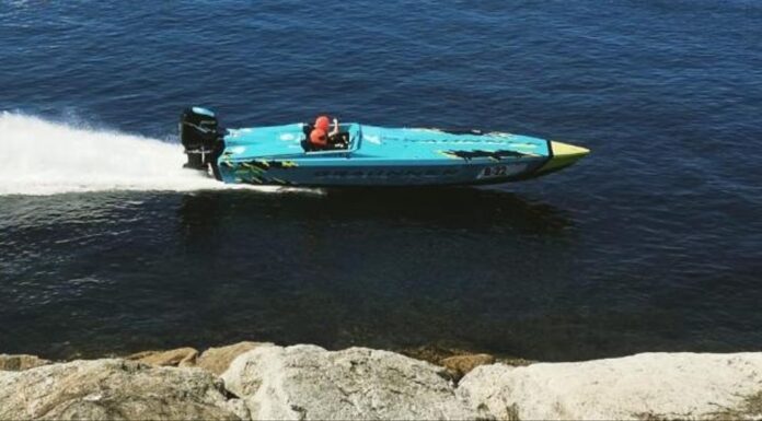 ESPAÑA – UNA LANCHA DE CARRERA MATA A UN BAÑISTA QUE NADABA EN UNA PLAYA DE A CORUÑA