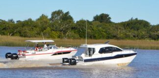 PRESENTACIÓN – CAT 700 DE NAUTIGLASS EN LA VERSIÓN OPEN Y CABINADO