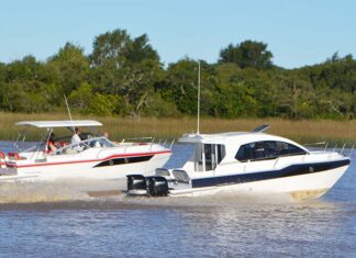 PRESENTACIÓN – CAT 700 DE NAUTIGLASS EN LA VERSIÓN OPEN Y CABINADO