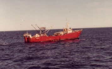 DOS PESQUEROS CHOCARON EN ALTA MAR FRENTE A PUERTO DESEADO