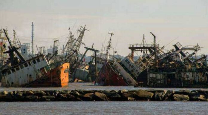 ¿DESAPARECE EL CEMENTERIO DE BARCOS FANTASMAS DE MONTEVIDEO?