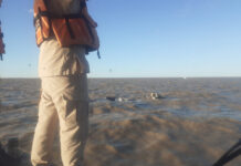 VELERO DIO VUELTA DE CAMPANA EN EL RÍO DE LA PLATA Y SUS DOS TRIPULANTES A LA DERIVA FUERON RESCATADOS POR PREFECTURA