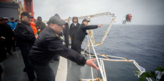 CEREMONIA EN HOMENAJE AL CRUCERO ARA GENERAL BELGRANO EN EL LUGAR DEL HUNDIMIENTO
