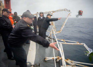 CEREMONIA EN HOMENAJE AL CRUCERO ARA GENERAL BELGRANO EN EL LUGAR DEL HUNDIMIENTO