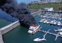 INCENDIO ENVUELVE SUPERYATE EN PUERTO DEPORTIVO BRITÁNICO
