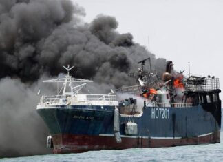 SE INCENDIÓ UN PESQUERO FRENTE A LAS COSTAS DE PANAMÁ