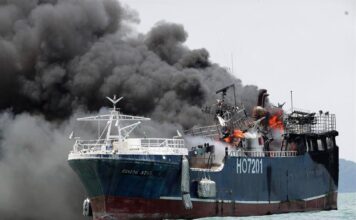 SE INCENDIÓ UN PESQUERO FRENTE A LAS COSTAS DE PANAMÁ
