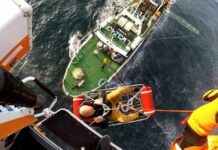RESCATE EN EL MAR, LA PREFECTURA EVACUÓ EN HELICÓPTERO A UN TRIPULANTE DE UN PESQUERO (VIDEO)