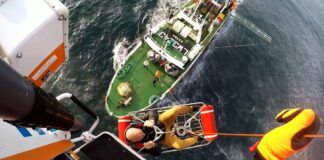 RESCATE EN EL MAR, LA PREFECTURA EVACUÓ EN HELICÓPTERO A UN TRIPULANTE DE UN PESQUERO (VIDEO)