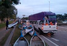 CURIOSIDADES – FUERTE CHOQUE EN SANTA FE, QUEDARON PIRAGUAS DESPARRAMADAS EN LA AUTOPISTA