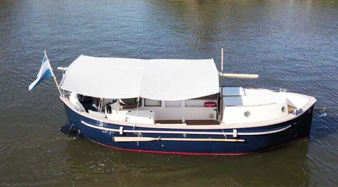 CLÁSICOS – DE BOTE SALVAVIDAS DE UN PETROLERO, A UNA ELEGANTE Y SEÑORIAL EMBARCACIÓN DE PASEO