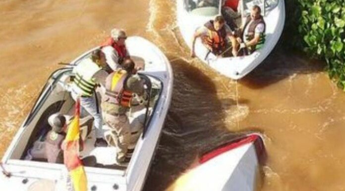 VOLCARON DOS LANCHAS DURANTE LA LARGADA DE LA FIESTA NACIONAL DEL SURUBÍ EN GOYA (VIDEOS)