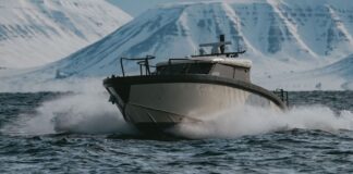 ENTRA EN SERVICIO EL PRIMER BUQUE HÍBRIDO – ELÉCTRICO VOLVO PENTA PARA LOS RECORRIDOS TURÍSTICOS EN LAS SVALBARD