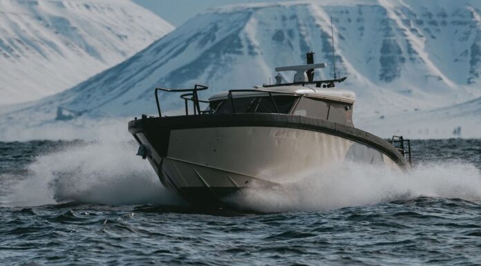 ENTRA EN SERVICIO EL PRIMER BUQUE HÍBRIDO – ELÉCTRICO VOLVO PENTA PARA LOS RECORRIDOS TURÍSTICOS EN LAS SVALBARD