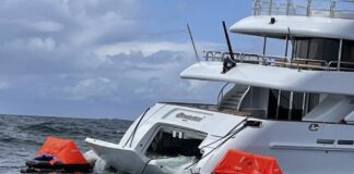 NAUFRAGIO – UN MEGAYATE DE 45 M TUVO QUE SER RESCATADO EN LAS COSTAS DE EEUU (VIDEO)