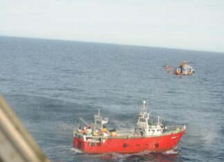 MAR ARGENTINO – PREFECTURA AERO EVACUÓ DE URGENCIA A UN TRIPULANTE ENFERMO (VIDEO)