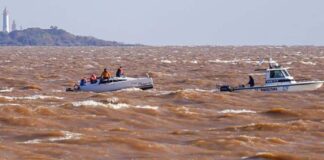 DESARBOLO UN VELERO ANTES DE LLEGAR A COLONIA Y FUE RESCATADO POR ADES Y LA ARMADA URUGUAYA