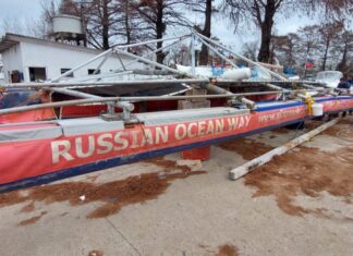 EL TRIMARÁN RUSO QUE DA LA VUELTA AL MUNDO ESTÁ EN SAN FERNANDO