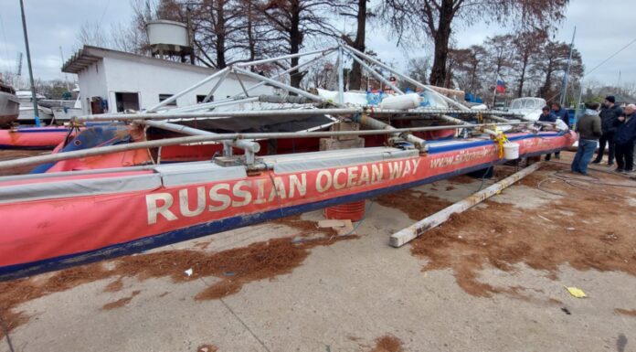 EL TRIMARÁN RUSO QUE DA LA VUELTA AL MUNDO ESTÁ EN SAN FERNANDO