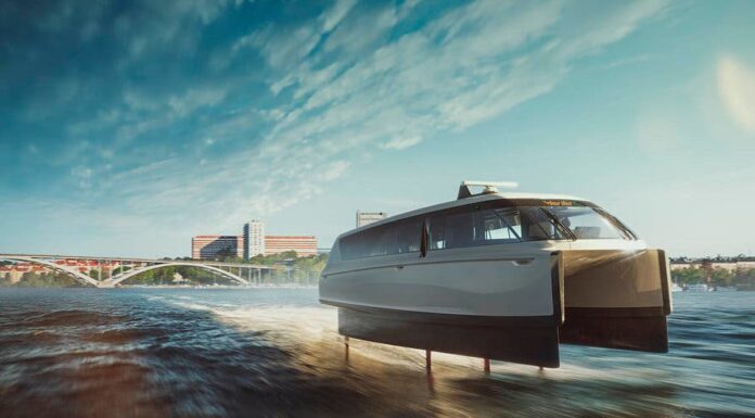 CANDELA PRESENTA EL P-12 SHUTLLE, UN FERRY ELÉCTRICO DE HISDROALAS QUE VUELA A 30 NUDOS
