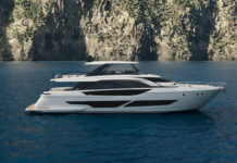 EL PRIMER FERRETTI 860 LLEGA AL AGUA