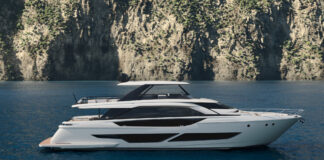 EL PRIMER FERRETTI 860 LLEGA AL AGUA