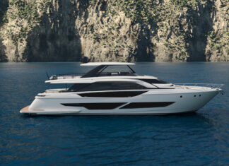 EL PRIMER FERRETTI 860 LLEGA AL AGUA