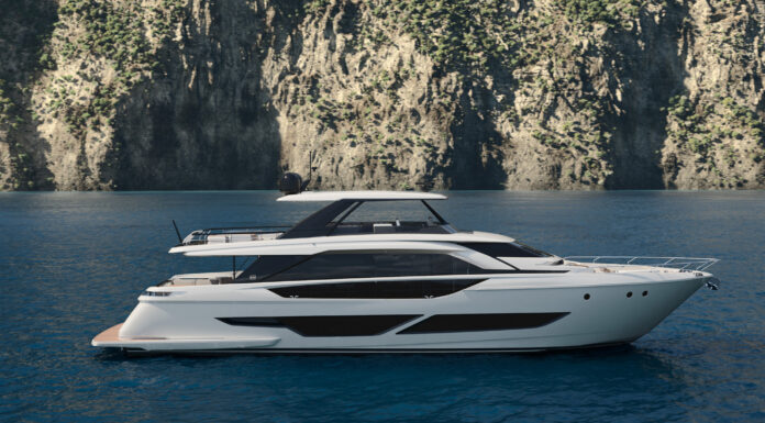 EL PRIMER FERRETTI 860 LLEGA AL AGUA