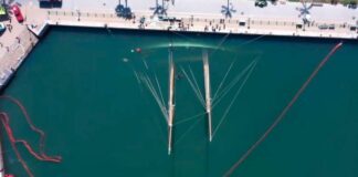 DOS GRUAS DE GRANDES DIMENSIONES SACARÁN DEL AGUA EL VELERO ELEONORA E  HUNDIDO HACE CASI 3 MESES