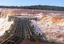 VIDEO – IMPRESIONANTE CRECIDA DEL RÍO IGUAZÚ OBLIGÓ A CERRAR EL CIRCUITO DE LA GARGANTA DEL DIABLO