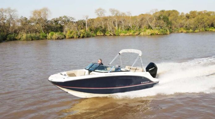 HOY EN ESLORAS PRESENTAMOS LO ÚLTIMO DE BERMUDA, LA “DISCOVERY 230”