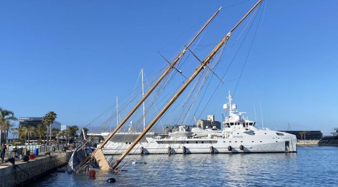 IMPACTANTE VIDEO – SE HUNDE UNA GOLETA CLÁSICA DE 50 METROS TRAS SER CHOCADA POR UN BUQUE DE SALVAMENTO EN TARRAGONA