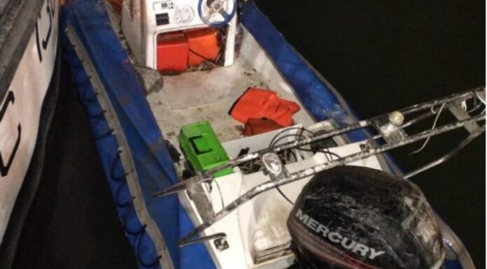 MISTERIO – ENCONTRARON UNA LANCHA A LA DERIVA SIN TRIPULANTES Y SU DUEÑO NO APARECE